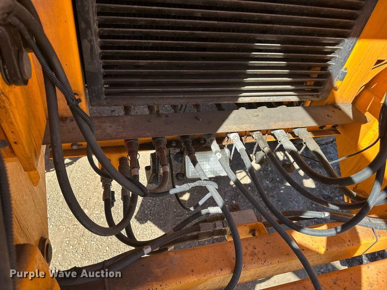 image for item DN0801 2011 LeeBoy 3000 windrow elevator