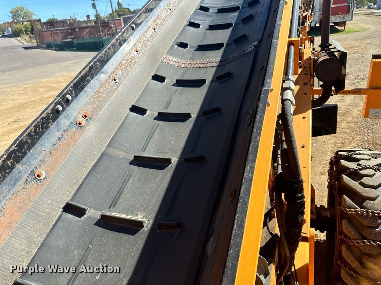 image for item DN0801 2011 LeeBoy 3000 windrow elevator