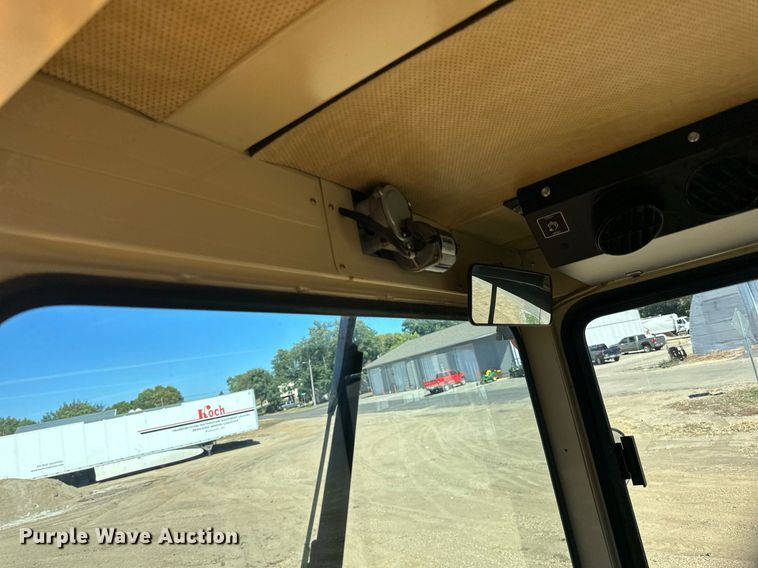 image for item DN0801 2011 LeeBoy 3000 windrow elevator