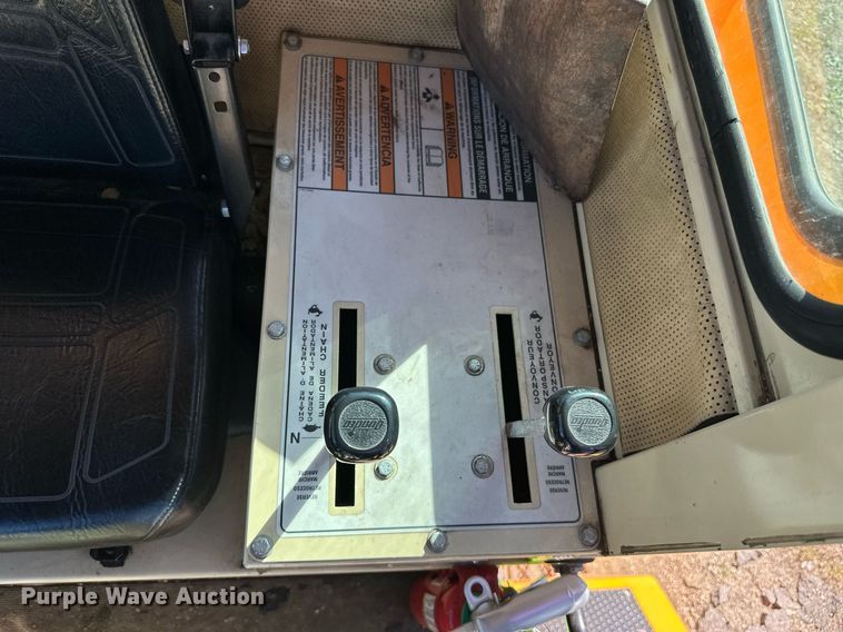 image for item DN0801 2011 LeeBoy 3000 windrow elevator