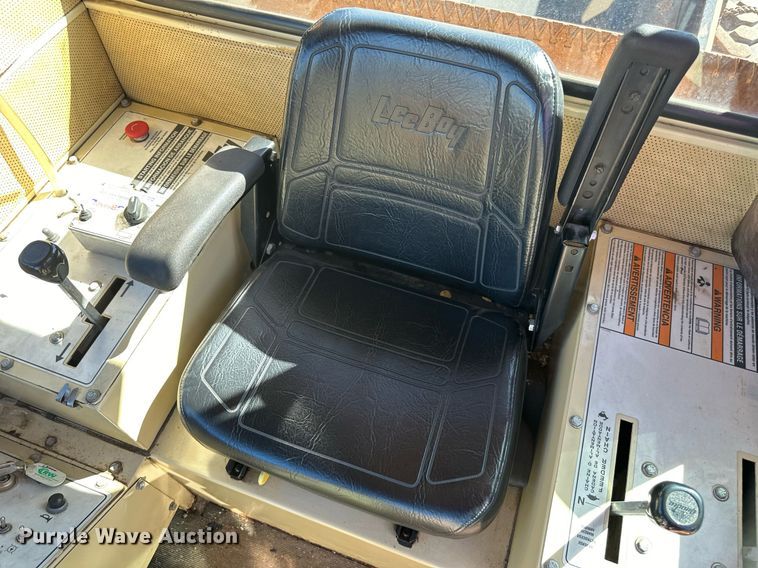 image for item DN0801 2011 LeeBoy 3000 windrow elevator