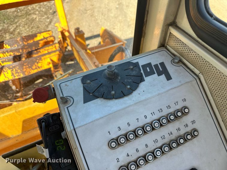 image for item DN0801 2011 LeeBoy 3000 windrow elevator