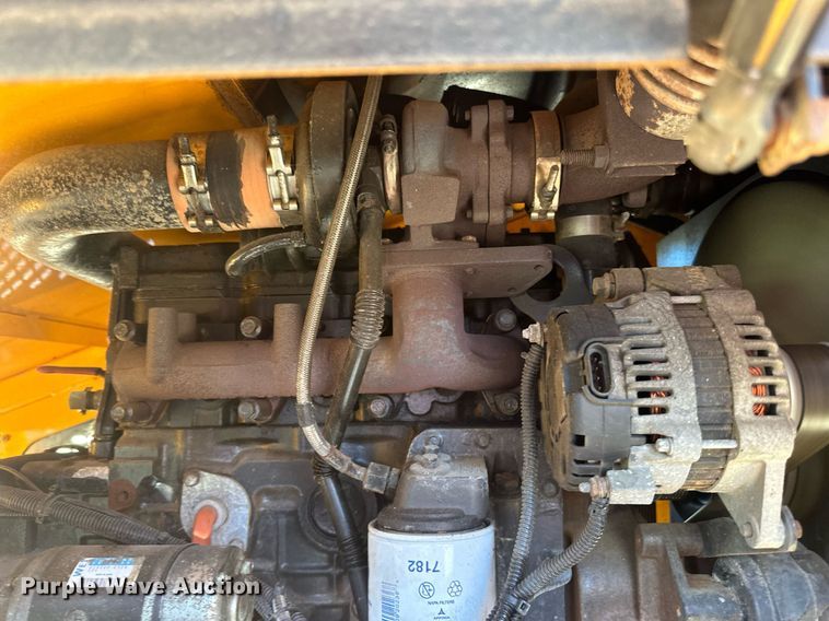 image for item DN0801 2011 LeeBoy 3000 windrow elevator