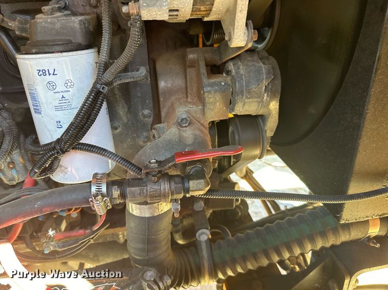 image for item DN0801 2011 LeeBoy 3000 windrow elevator