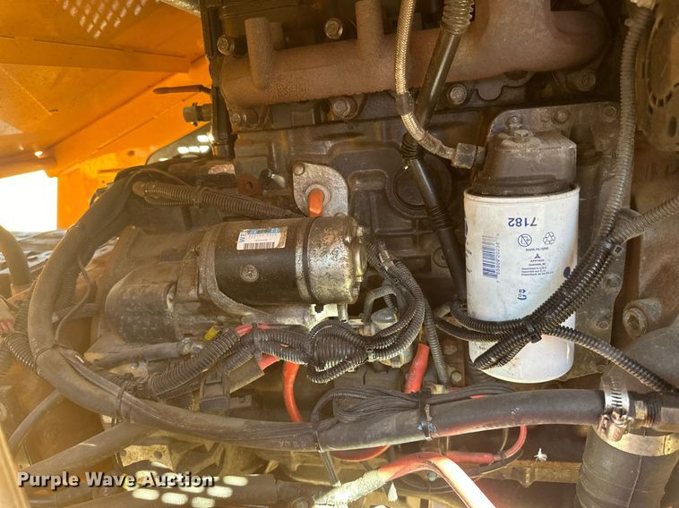 image for item DN0801 2011 LeeBoy 3000 windrow elevator