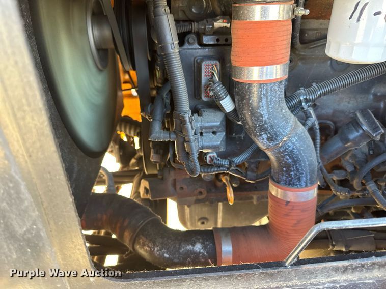 image for item DN0801 2011 LeeBoy 3000 windrow elevator