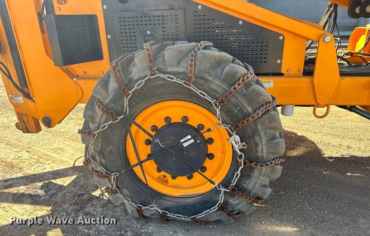 image for item DN0801 2011 LeeBoy 3000 windrow elevator