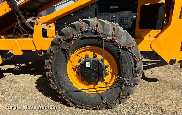 image for item DN0801 2011 LeeBoy 3000 windrow elevator