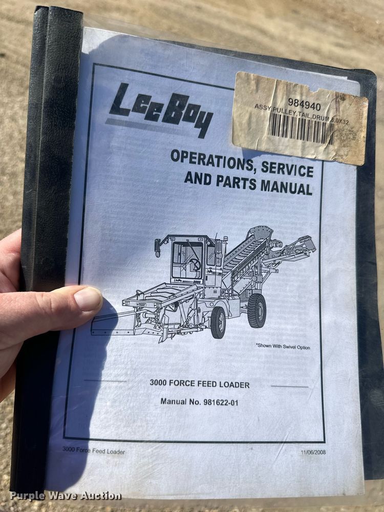 image for item DN0801 2011 LeeBoy 3000 windrow elevator