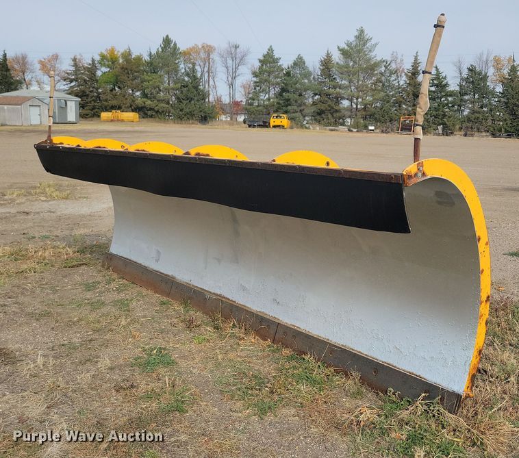 image for item DN3583 2006 Monroe snow plow