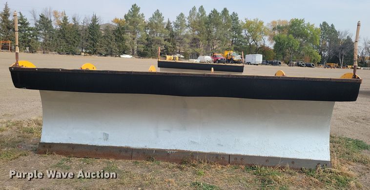 image for item DN3583 2006 Monroe snow plow