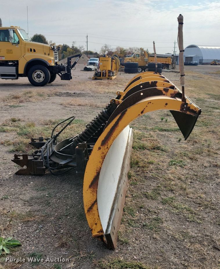 image for item DN3583 2006 Monroe snow plow