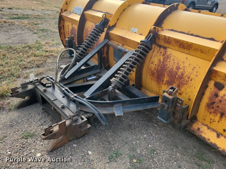 image for item DN3583 2006 Monroe snow plow