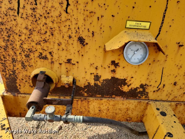 image for item DN3585 2006 Marathon asphalt heater trailer