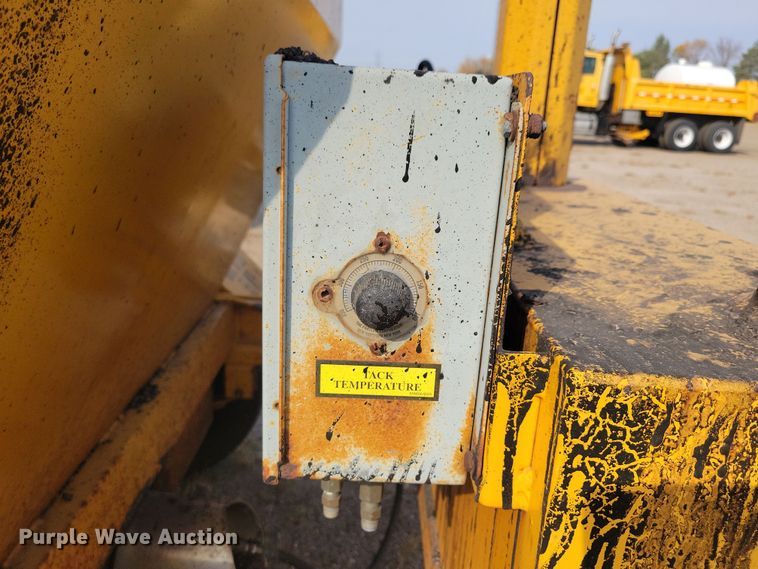 image for item DN3585 2006 Marathon asphalt heater trailer