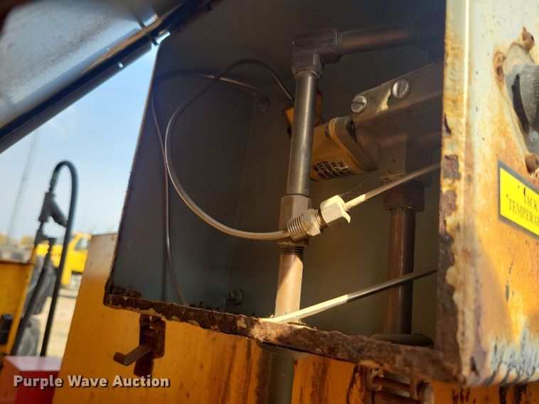 image for item DN3585 2006 Marathon asphalt heater trailer