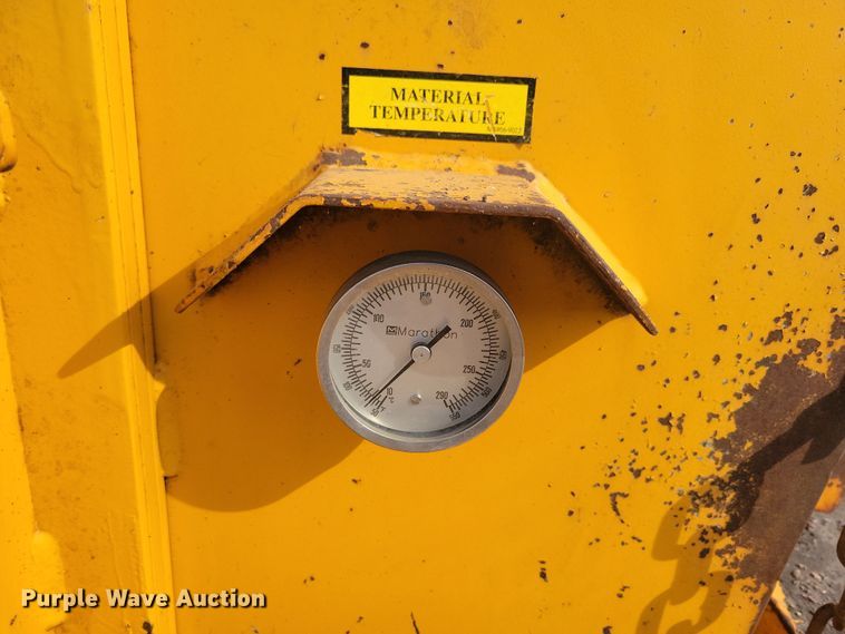 image for item DN3585 2006 Marathon asphalt heater trailer