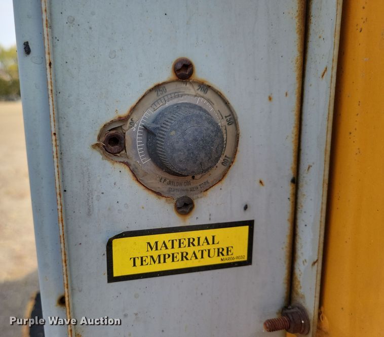 image for item DN3585 2006 Marathon asphalt heater trailer