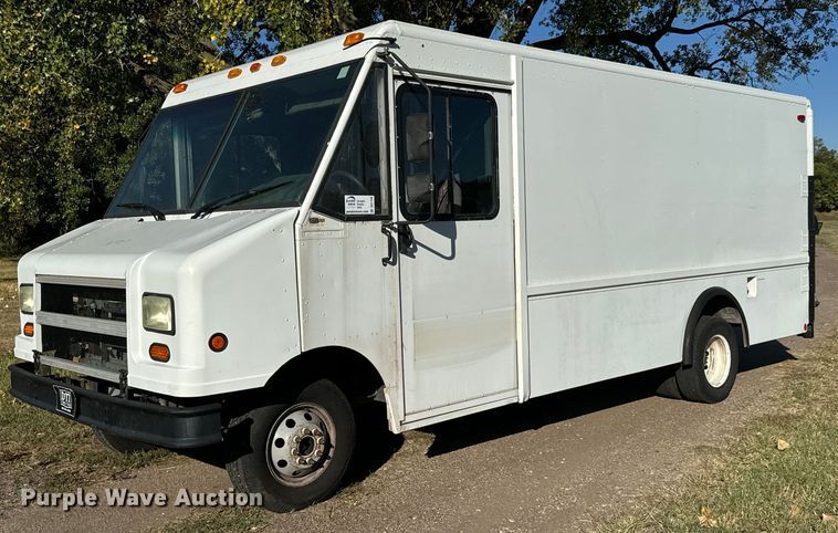 image for item DO1738 2002 Ford E450 Super Duty delivery truck