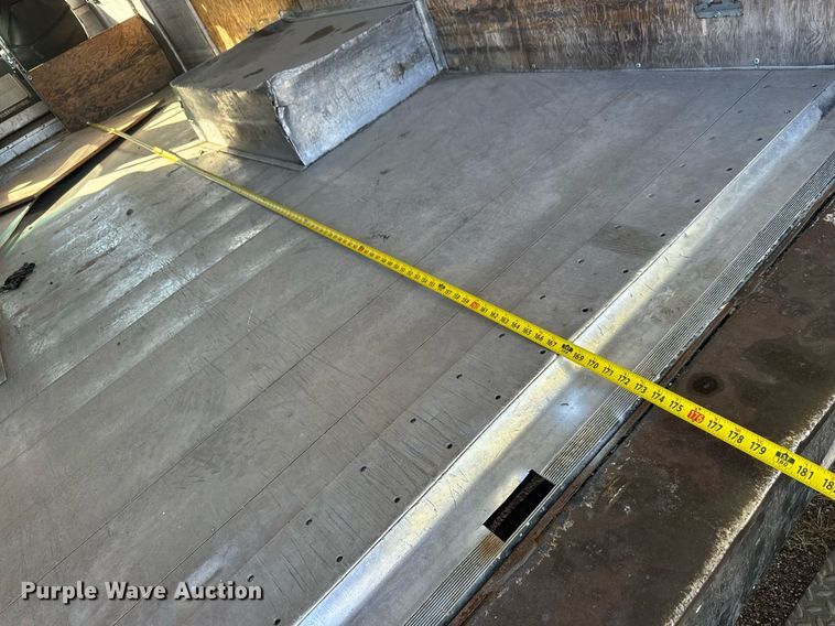 image for item DO1738 2002 Ford E450 Super Duty delivery truck