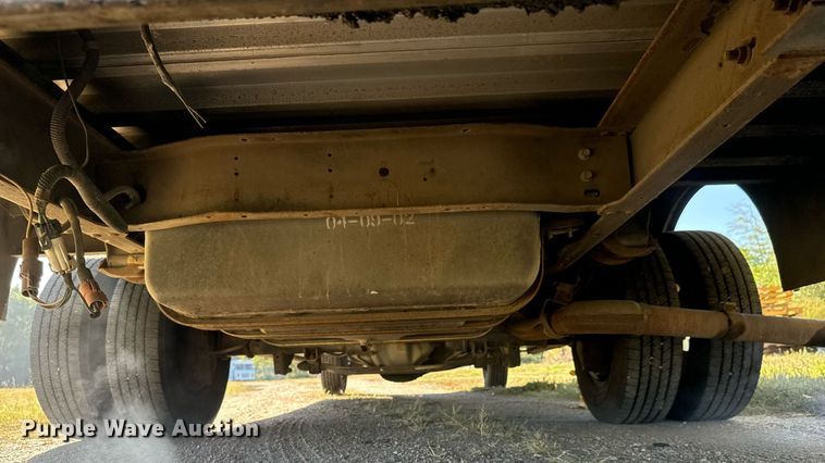 image for item DO1738 2002 Ford E450 Super Duty delivery truck