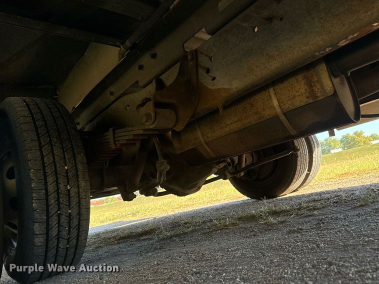 image for item DO1738 2002 Ford E450 Super Duty delivery truck