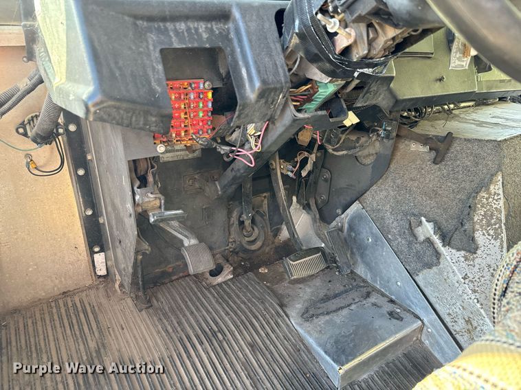 image for item DO1738 2002 Ford E450 Super Duty delivery truck