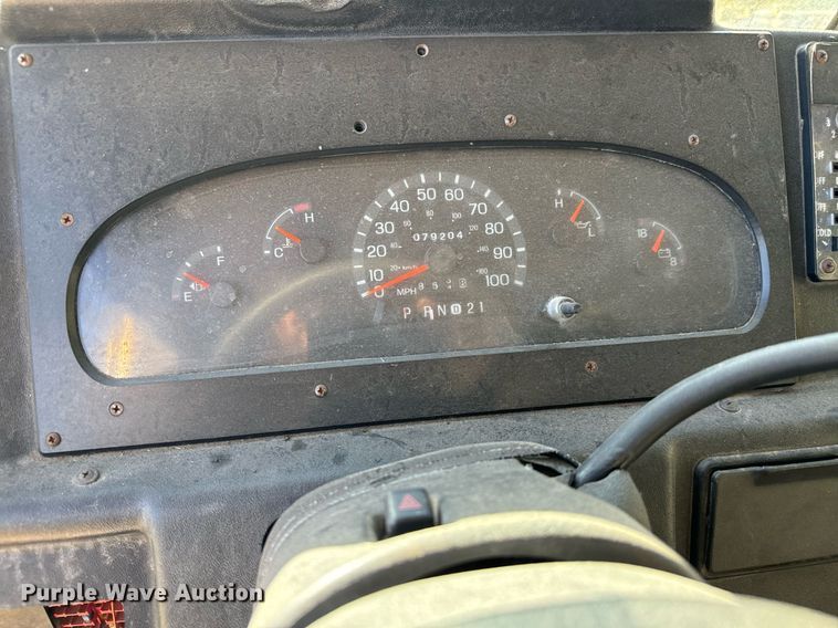 image for item DO1738 2002 Ford E450 Super Duty delivery truck