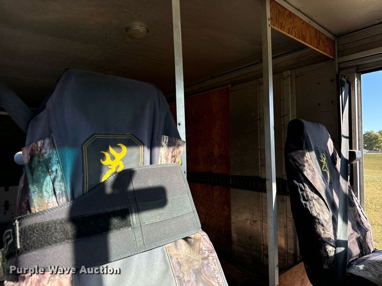 image for item DO1738 2002 Ford E450 Super Duty delivery truck