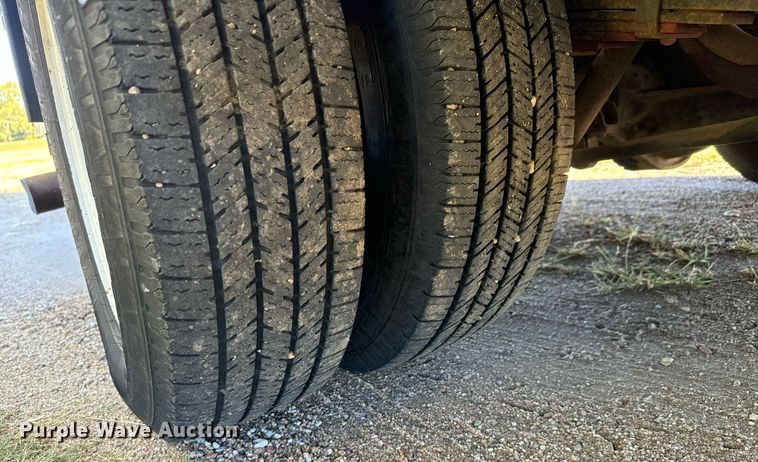 image for item DO1738 2002 Ford E450 Super Duty delivery truck