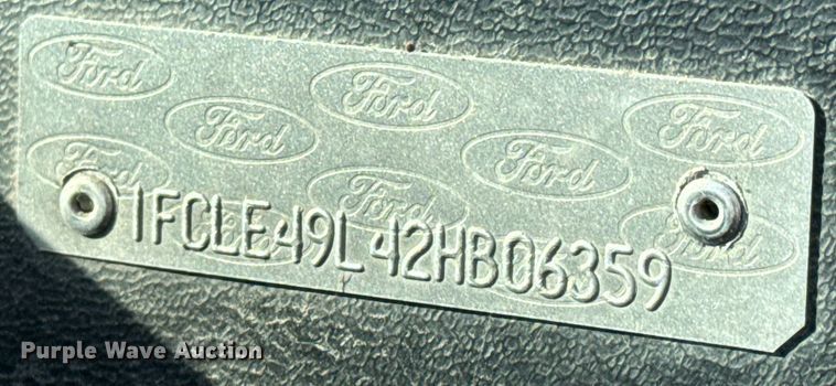 image for item DO1738 2002 Ford E450 Super Duty delivery truck