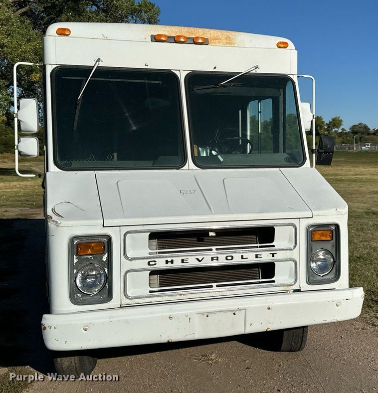 image for item DO1739 1990 Chevrolet  Step Van 30 delivery truck