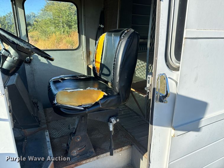 image for item DO1739 1990 Chevrolet  Step Van 30 delivery truck