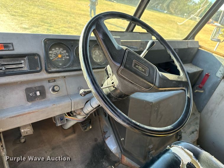 image for item DO1739 1990 Chevrolet  Step Van 30 delivery truck