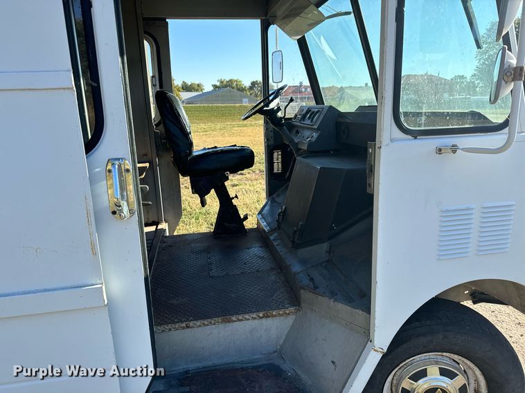 image for item DO1739 1990 Chevrolet  Step Van 30 delivery truck