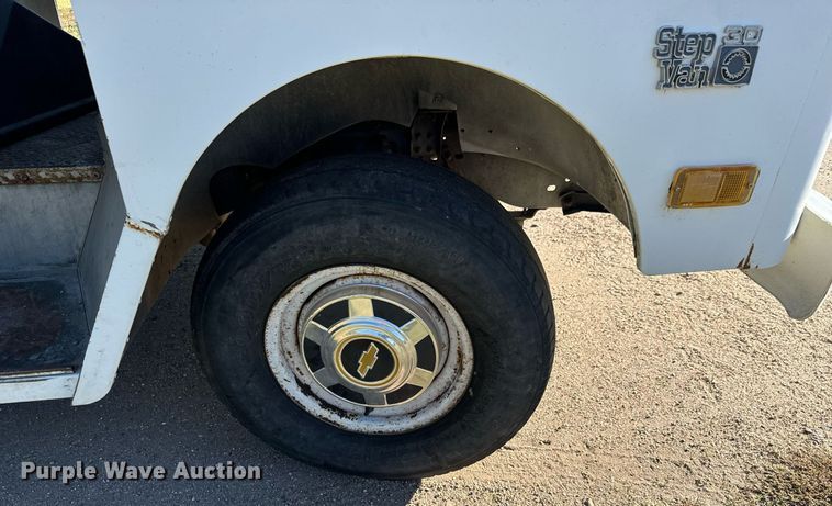 image for item DO1739 1990 Chevrolet  Step Van 30 delivery truck