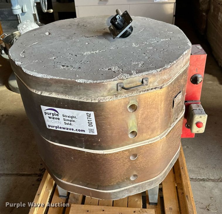 image for item DO1742 Skutt 230 electric kiln