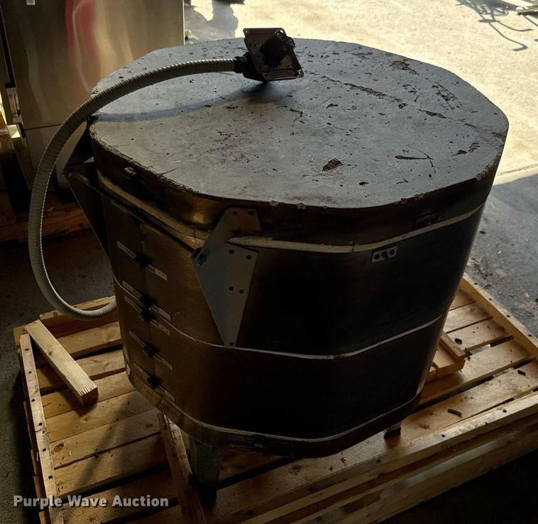 image for item DO1742 Skutt 230 electric kiln
