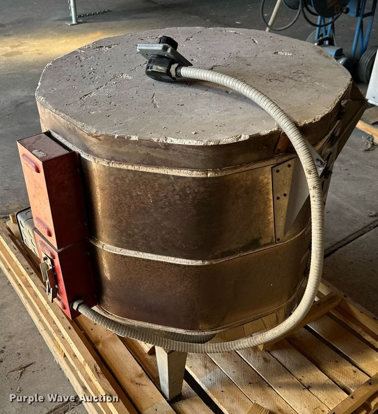 image for item DO1742 Skutt 230 electric kiln