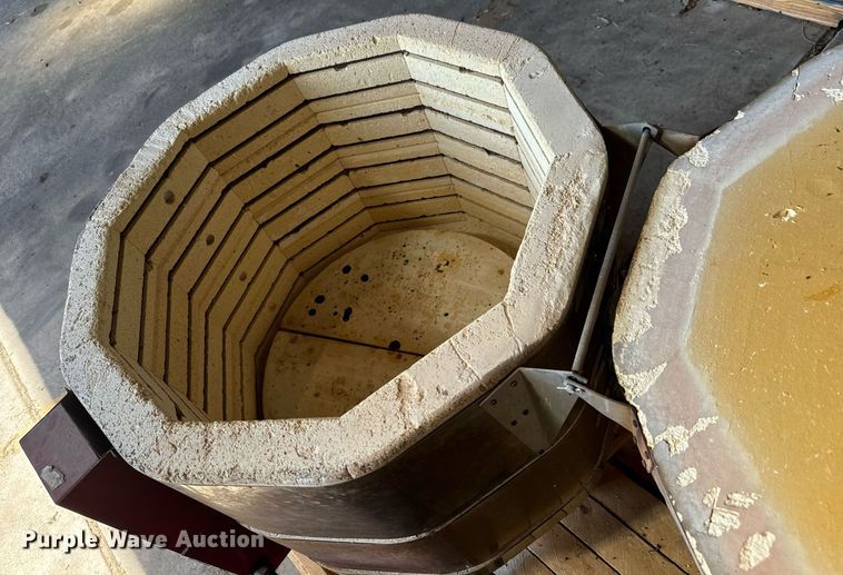 image for item DO1742 Skutt 230 electric kiln