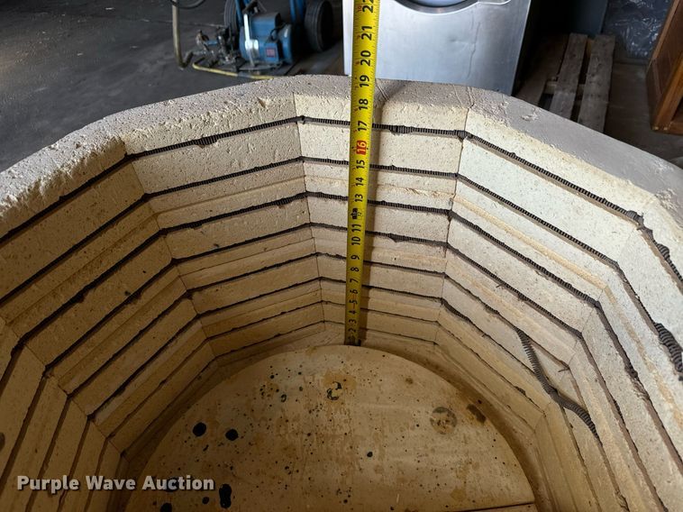 image for item DO1742 Skutt 230 electric kiln