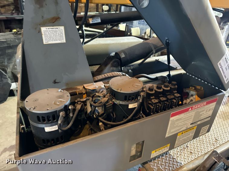 image for item DO1744 1997 Workforce  XLB-4232 boom lift