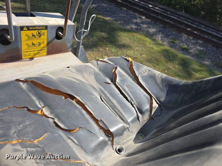 image for item DO7711 1989 Bobcat 3023 trencher