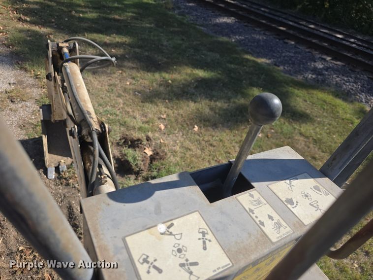 image for item DO7711 1989 Bobcat 3023 trencher