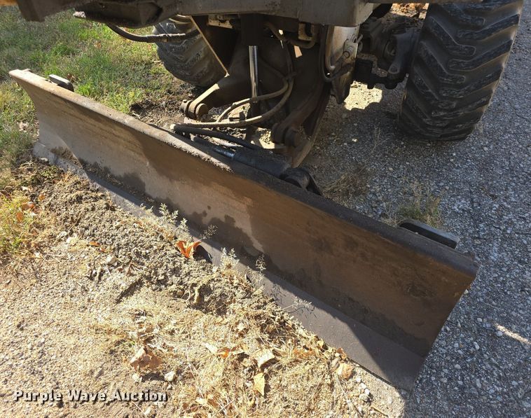 image for item DO7711 1989 Bobcat 3023 trencher