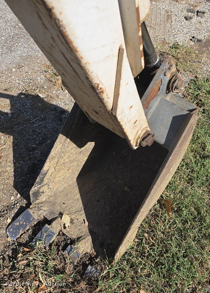 image for item DO7711 1989 Bobcat 3023 trencher