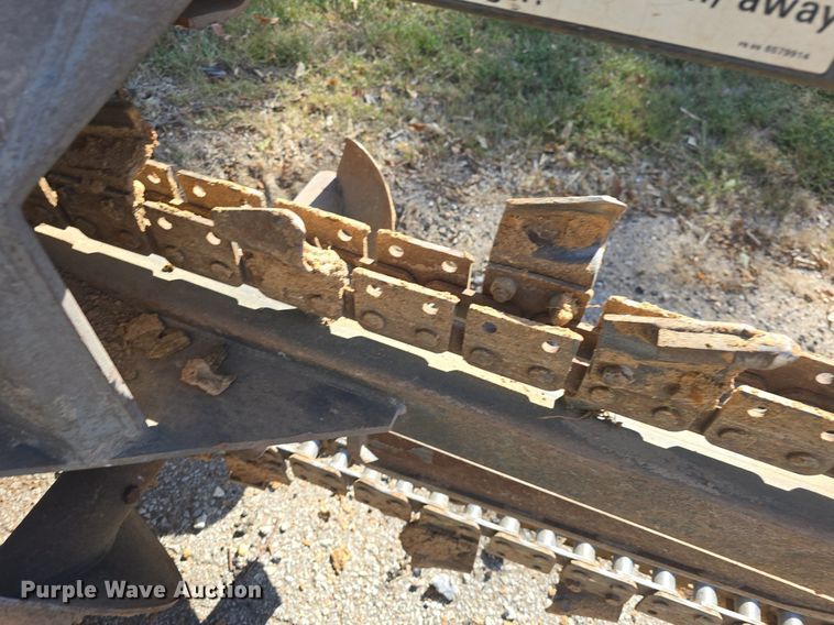 image for item DO7711 1989 Bobcat 3023 trencher