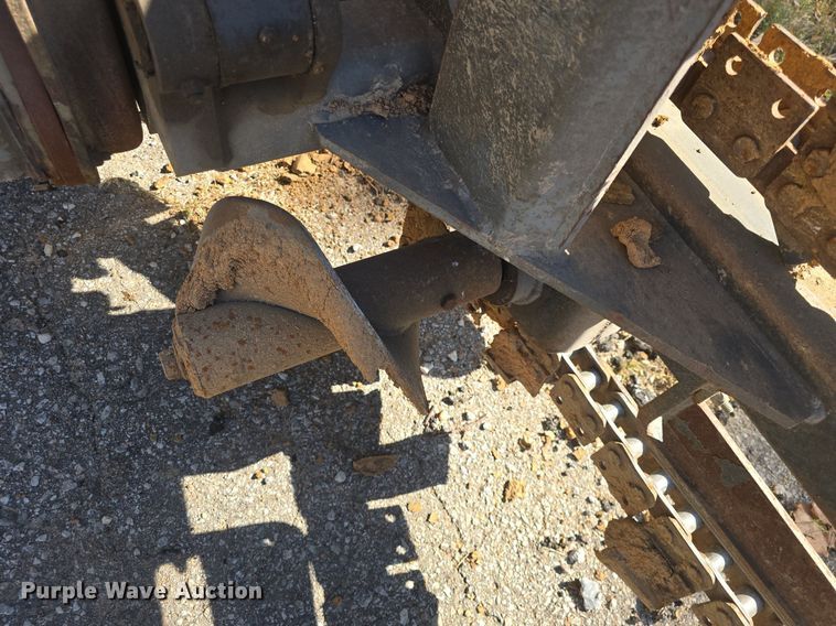 image for item DO7711 1989 Bobcat 3023 trencher