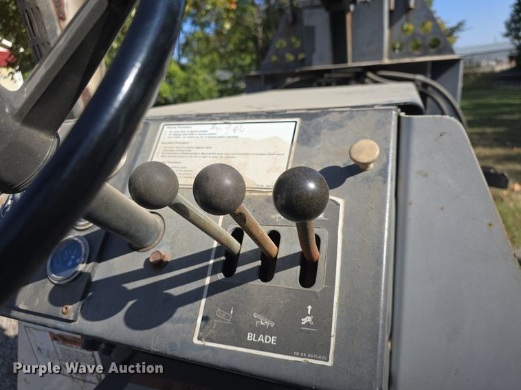 image for item DO7711 1989 Bobcat 3023 trencher