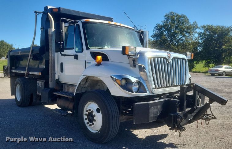 image for item DQ3704 2012 International  7400 SBA  dump truck